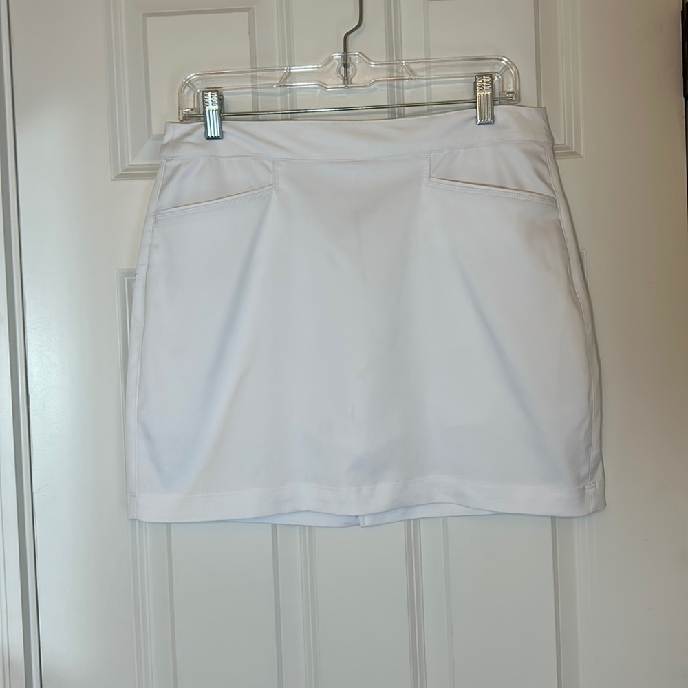 PGA tour women’s size 6 white Skort